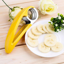 Laden Sie das Bild in den Galerie-Viewer, Edelstahl Bananenschneider Gurkenschneider Obst Gemüse Messer Salat Neuheit Küchenzubehör Gadget