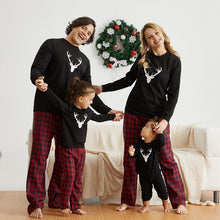 Laden Sie das Bild in den Galerie-Viewer, Weihnachten Schlafanzüge mit Rentier-Muster für die ganze Familie